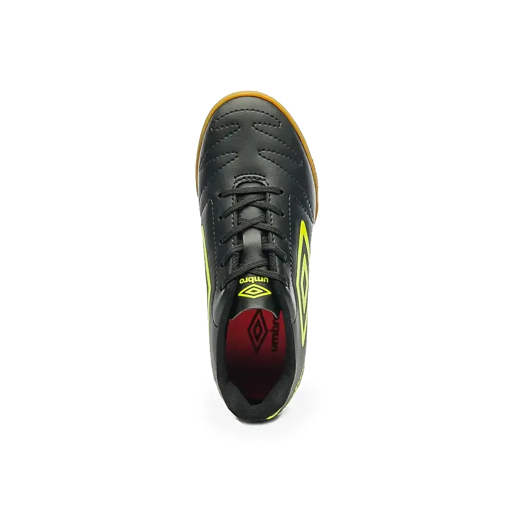 Chuteira Umbro Class 2.2 Jr em preto e limão com detalhes em relevo